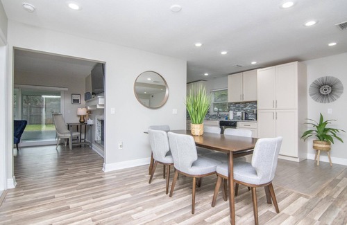 Brandon Casa | Luxury 3 Bedroom 2 Bath w/ 2 Car Garage