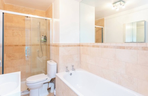 Streatham Hill Apartamento | Luxury 3 bedroom apartment with large garden & gym