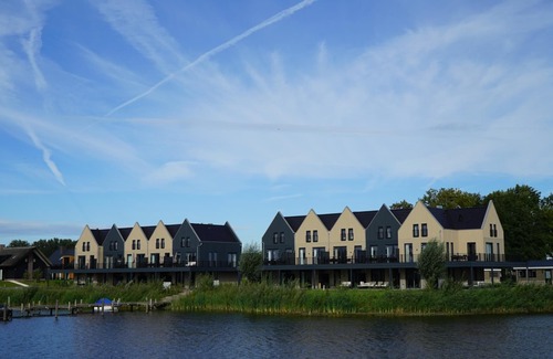 Dronten Casa | Luxury 3-bedroom apartment with balcony