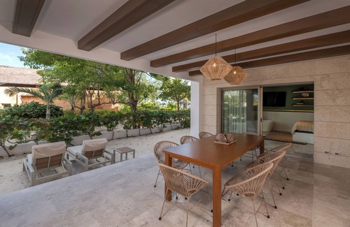 Playa Mujeres Apartamento | Luxury 3 Bedroom Beachfront Cancun Vila