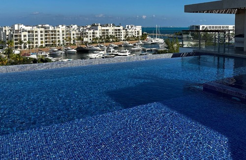 Playa Mujeres Apartamento | Luxury 3 Bedroom Beachfront Cancun Vila