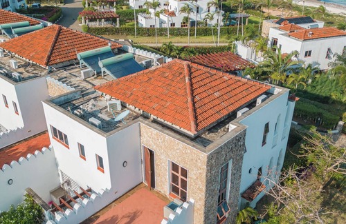 Mtwapa Casa | Luxury 3-Bedroom Beach View Villa - 1 min walk to the beach!