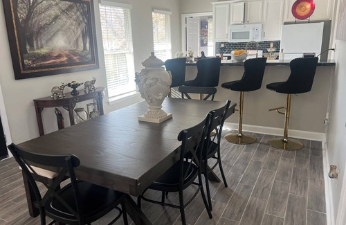 Uptown Casa | Luxury 3-Bedroom House Near Midtown/Downtown