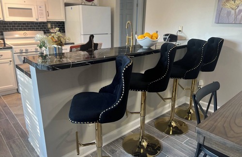 Uptown Casa | Luxury 3-Bedroom House Near Midtown/Downtown