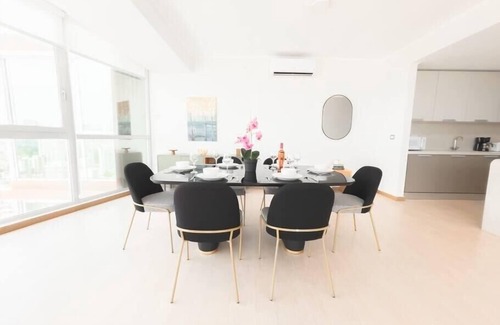 Tumba Vieja Apartamento | Luxury 3 Bedroom Oceanview apt parkingandbalcony