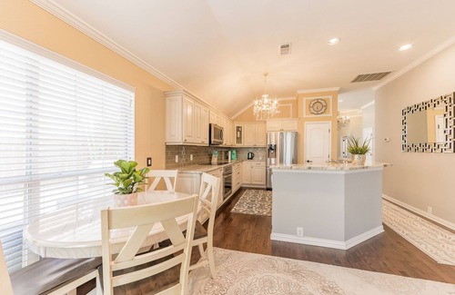 Frisco Casa | Luxury 3 bedroom residential home in Frisco