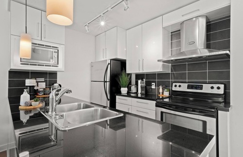 Gastown Casa | Luxury 3 Bedroom Townhome in Downtown Vancouver with Rooftop Patio