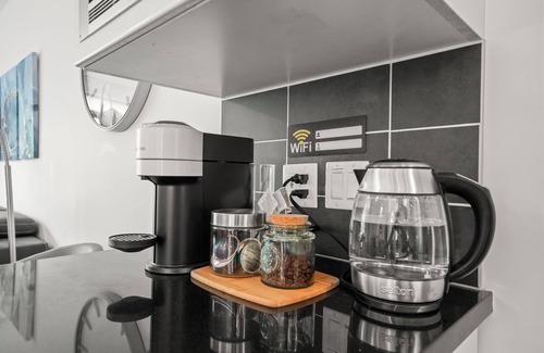 Gastown Casa | Luxury 3 Bedroom Townhome in Downtown Vancouver with Rooftop Patio
