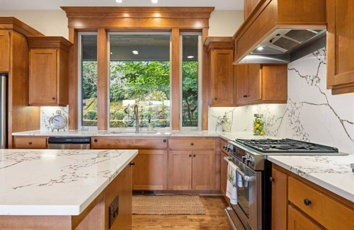 Northwest Portland Casa | LUXURY 3-bedroom townhome with office / WiFi, AC in fabulous Portland