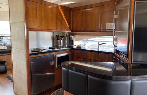 Panama City Alquiler De Eote | Luxury 3-bedroom Yacht - Gorgeous Bayfront Paradise!