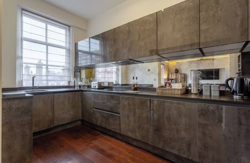 Royal Borough of Kensington and Chelsea Apartamento | LUXURY 3 BEDROOMS FLAT IN HYDE PARK