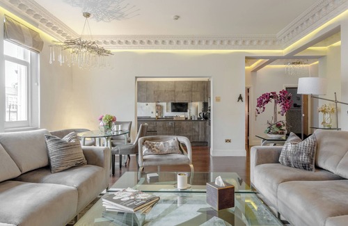 Royal Borough of Kensington and Chelsea Apartamento | LUXURY 3 BEDROOMS FLAT IN HYDE PARK