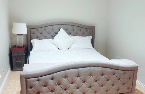 King Otro | Luxury 2Bedrooms Guest House In King City