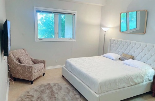King Otro | Luxury 2Bedrooms Guest House In King City