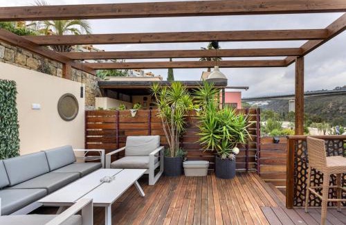 Nueva Milla de Oro Villa | Luxury 3 Beds Villa Inside Resort