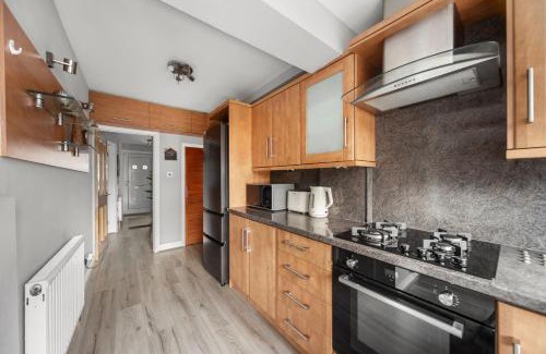 Chapel Allerton Casa | Luxury 3-BR Home-Driveway, Sky-TV-Free WiFi