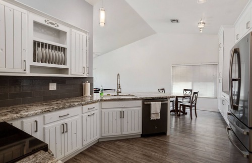 Suncliff Casa | Luxury 3-br Home with Pool & Outdoor BBQ Area