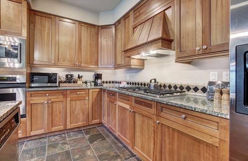 River Run Condominio | Luxury 3 Br In River Run Village Featuring Ski In, Ski Out! No Cleaning Fees! 3 Bedroom Condo by RedAwning