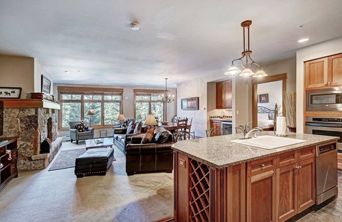 River Run Condominio | Luxury 3 Br In River Run Village Featuring Ski In, Ski Out! No Cleaning Fees! 3 Bedroom Condo by RedAwning
