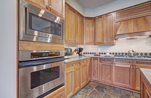 River Run Condominio | Luxury 3 Br In River Run Village Featuring Ski In, Ski Out! No Cleaning Fees! 3 Bedroom Condo by RedAwning
