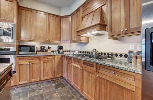 River Run Apartamento | Luxury 3 BR in River Run Village Featuring Ski in, ski out! condo