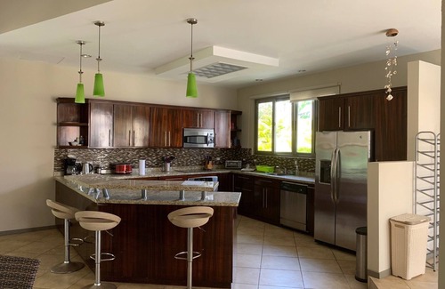 Tambor Casa | Luxury 3-BR Villa With Private Pool! Steps to Beach! Can sleep up to 10!