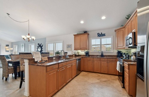 Independence Square Condominio | Condominio de lujo de 3 dormitorios con sala de bonificación - Oceanside en Heart Indian Rocks Beach, Fl