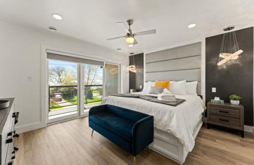 Leamington Casa | Luxury 3 level, 3 Bedroom 171-10 Condos