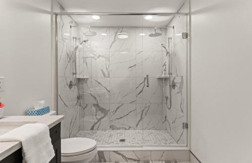 Leamington Casa | Luxury 3 level, 3 Bedroom 171-10 Condos