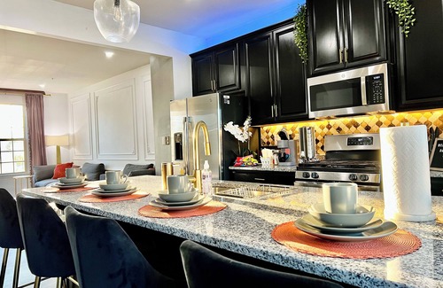 Brooklyn Park Casa | Luxury 3-Level Townhome Near BWI, Easy City Access, Parking Included