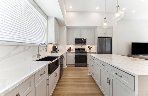 Spring Branch Central Casa | Luxury 3 Story Home Spring Branch EV Ready Garage