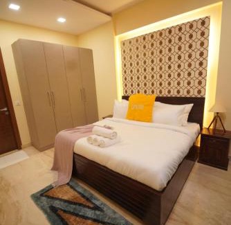 DLF Phase 5 Apartamento | Luxury 3BHK Service Apartment -Golf Course Road, Gurgaon