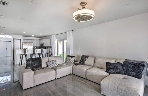 Miami Gardens Casa | Luxury 3BR-2 1/2 Bath w/Patio Entertainment area