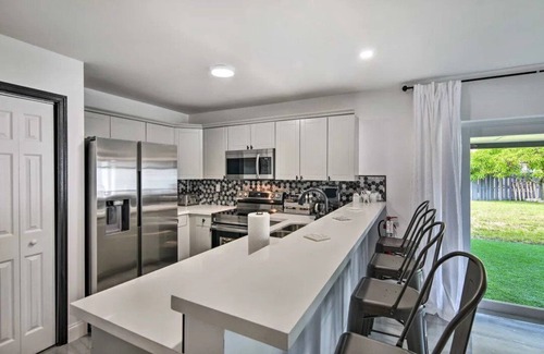 Miami Gardens Casa | Luxury 3BR-2 1/2 Bath w/Patio Entertainment area