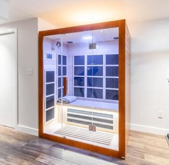 Stoney Creek Apartamento | Luxury 3BR 2BA Townhome with Private HOT TUB, Gym, BBQ by GLOBALSTAY