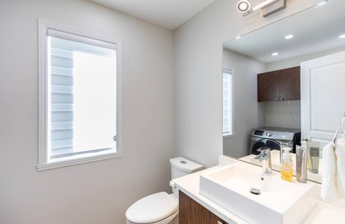 L'Ile-Bizard Casa | Luxury 3BR 7gst free park Pet friendly Longtime