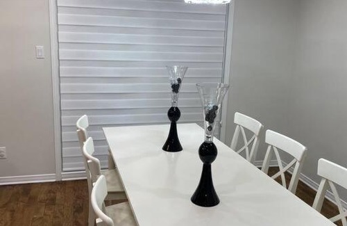 L'Ile-Bizard Casa | Luxury 3BR 7gst free park Pet friendly Longtime