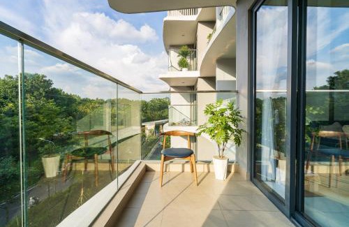 Tan Phu District Apartamento | Luxury 3BR Apartment 121m - Resort Pool & Gym - Near Aeon Mall