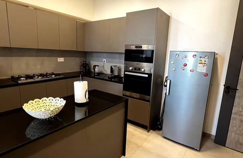 Ngor Apartamento | Experience luxury & comfort at Maison D'Ophir's 3 bedrooms, billiard and more