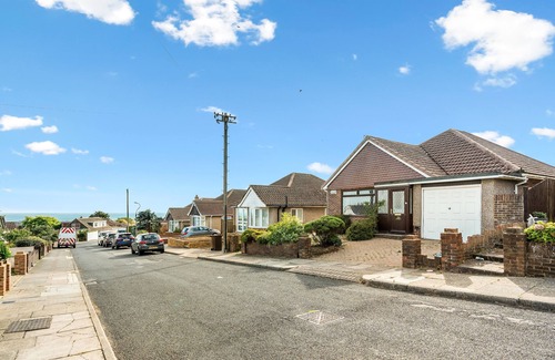 Woodingdean Casa | Luxury 4BR Brighton Home near South Downs, Sea Views, Pool & Free 4-Car Parking