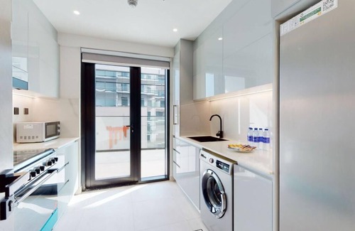 Jadaf Apartamento | Luxury 3BR Designer Retreat with Parking
