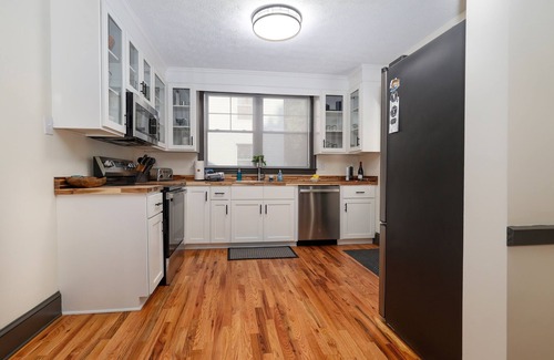 Bassett Casa | Luxury 3BR Getaway Steps From the River access