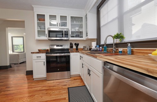 Bassett Casa | Luxury 3BR Getaway Steps From the River access