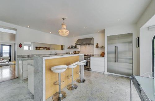 Eureka Valley Casa | Luxury 3br Home - Pano Views, Steam Room & Deck