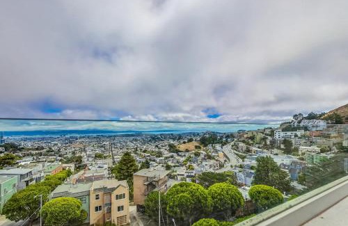 Eureka Valley Casa | Luxury 3br Home - Pano Views, Steam Room & Deck