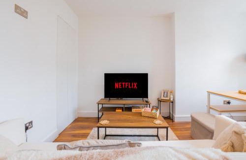 Kentish Town Apartamento | Luxury 3BR Pool Table GymBike SmartTV WiFi AC