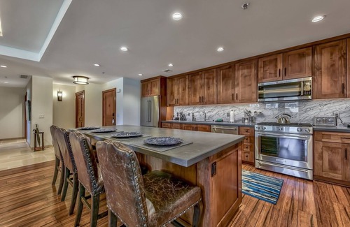 Lakeside Park Condominio | Luxury 3Br Residence steps from Heavenly Village & Gondola 3 Bedroom Condo by RedAwning
