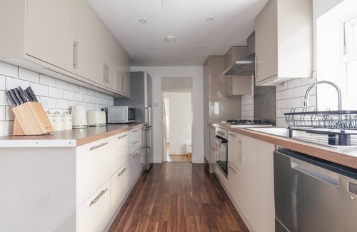 Woolwich Casa | Luxury 3BR | Sleeps 8 | Pool Table + PS5 | Near O2