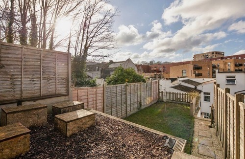 Woolwich Casa | Luxury 3BR | Sleeps 8 | Pool Table + PS5 | Near O2