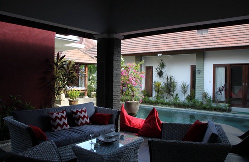 Nakula Villa | Villa de lujo 3BR cerca de la playa Double Six